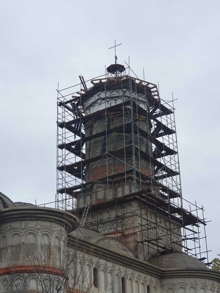 6 turla biserica noua