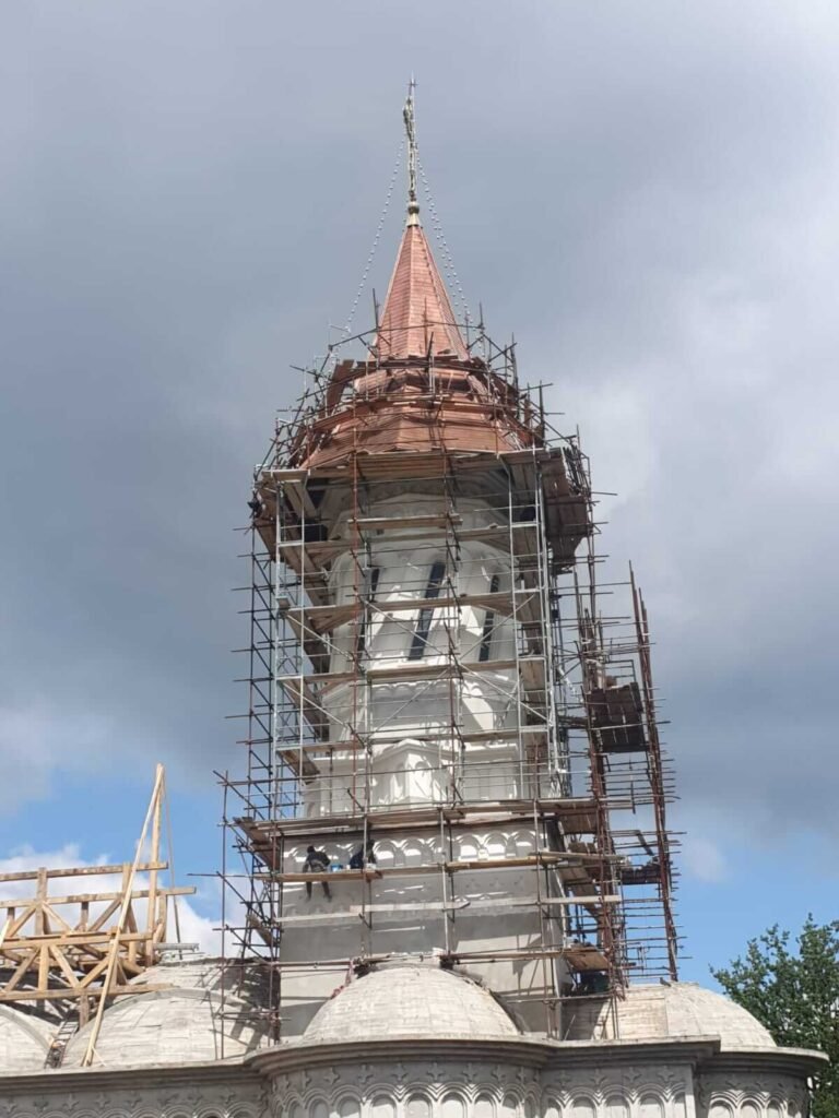 8 biserica fara acoperis